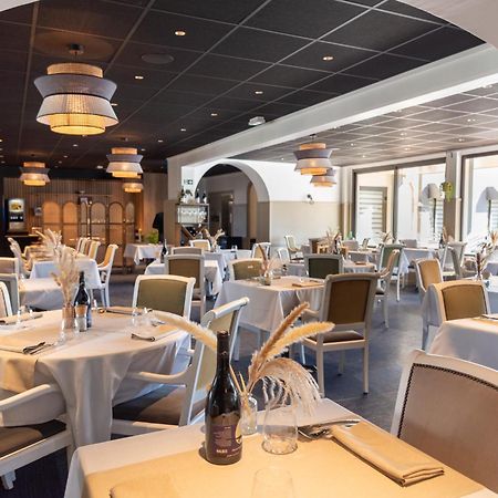Hotel Restaurant Les 13 Assiettes Le Val-Saint-Pere Exterior photo